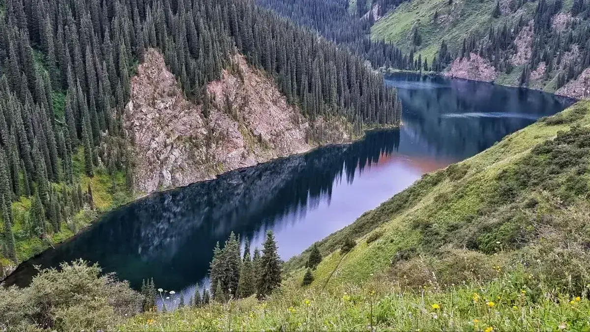 озеро Кольсай-2 средний Кольсай на рассвете