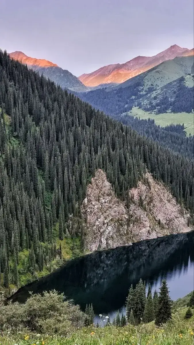 озеро Кольсай-2 средний Кольсай на рассвете