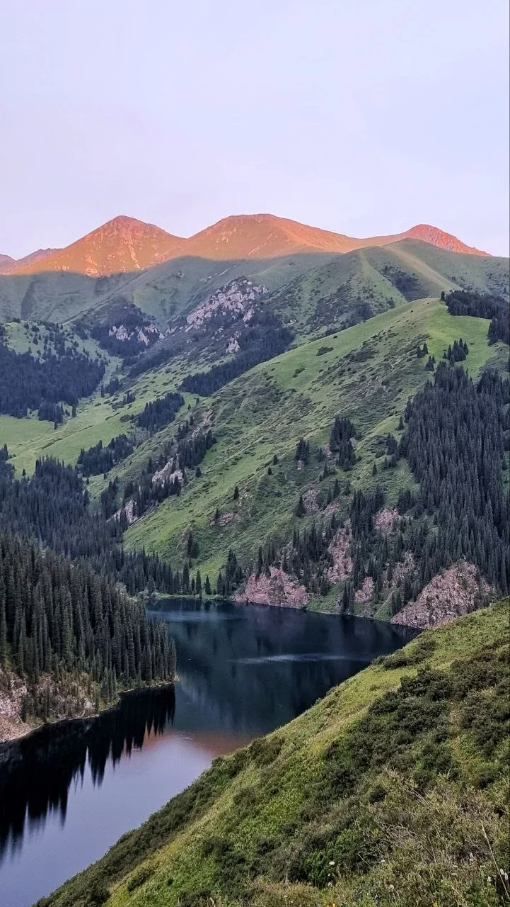 озеро Кольсай-2 средний Кольсай на рассвете