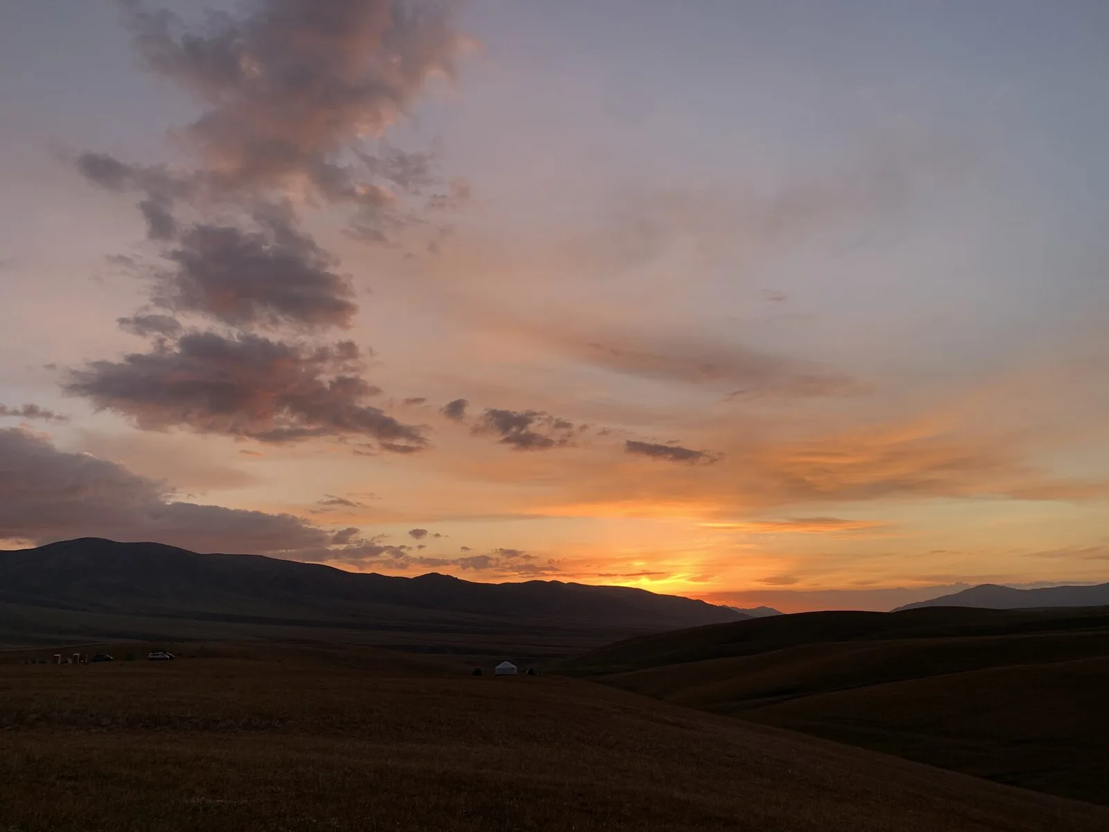 Рассвет на плато Ассы