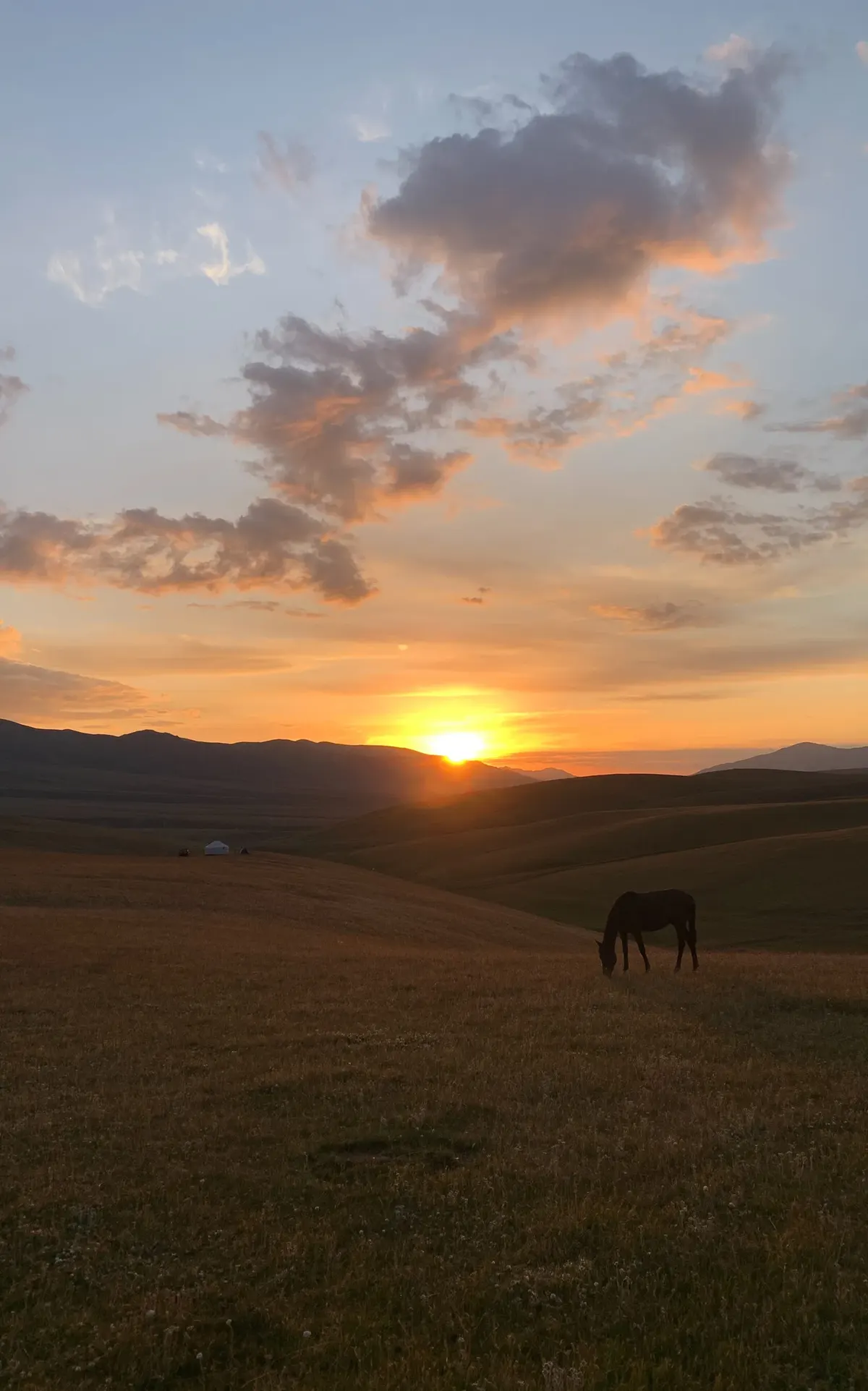 Рассвет на плато Ассы