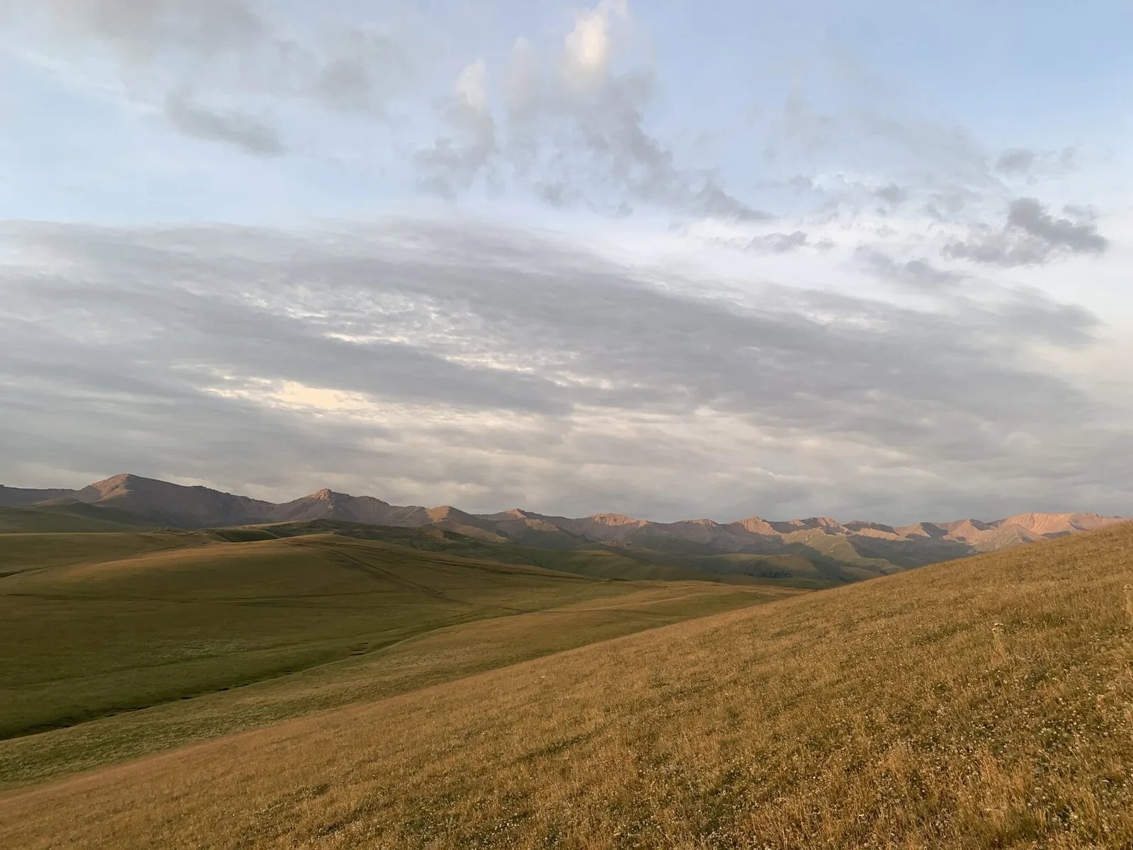 Рассвет на плато Ассы