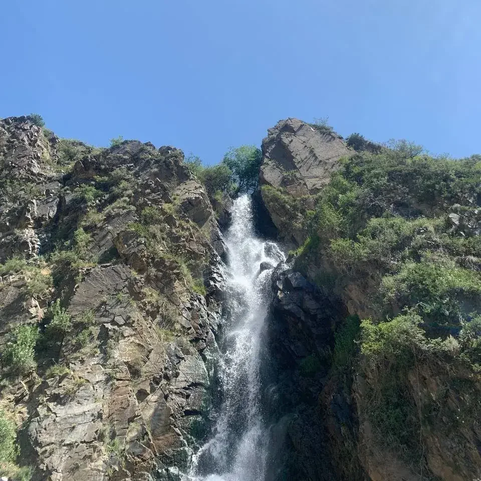 Иссык и Медвежий водопад